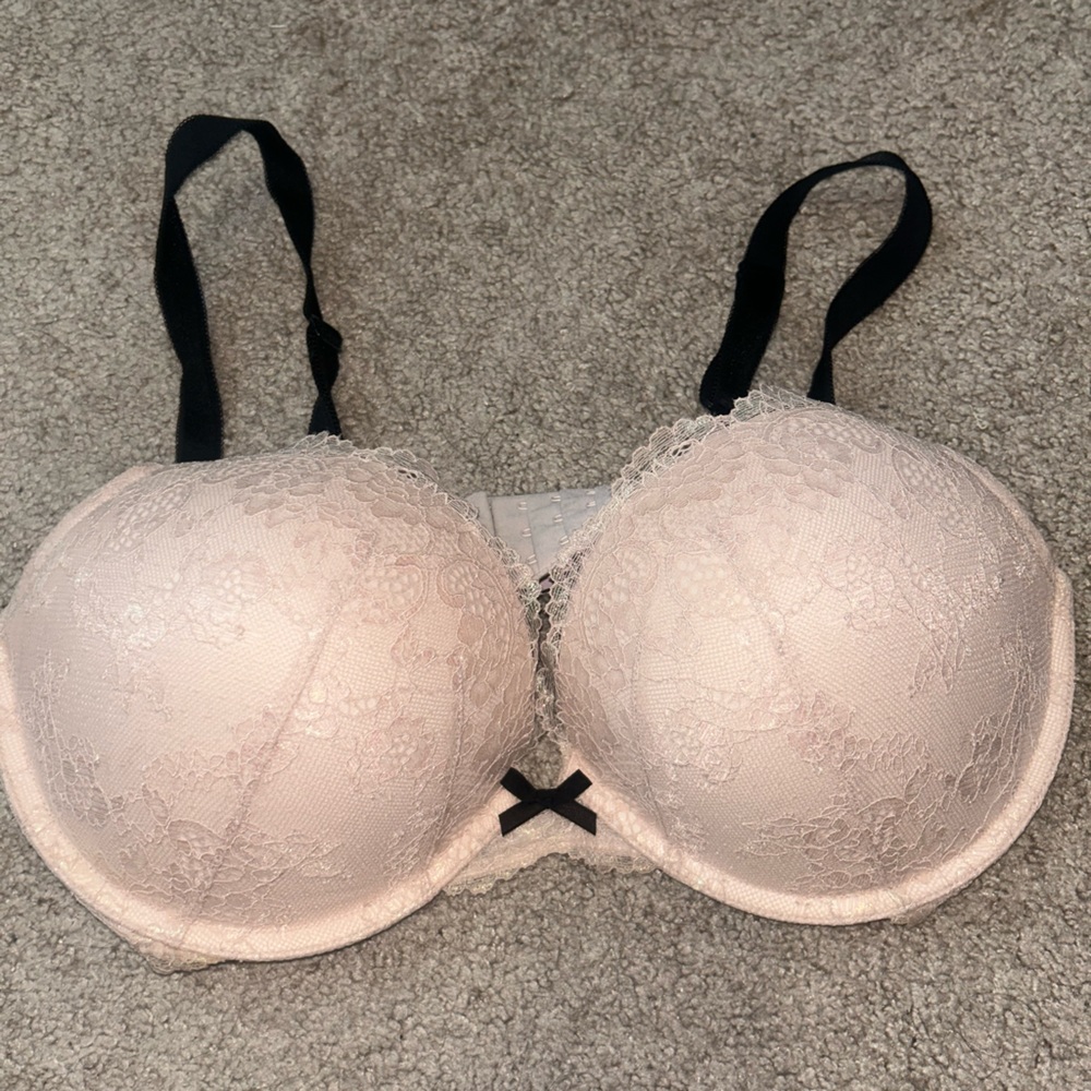 Light Pink Like New Victoria’s Secret Lace Bra 38C